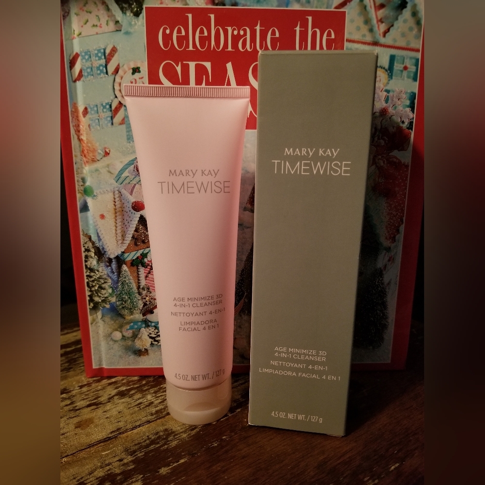 TimeWise® Age Minimize 3D 4-in-1 Cleanser